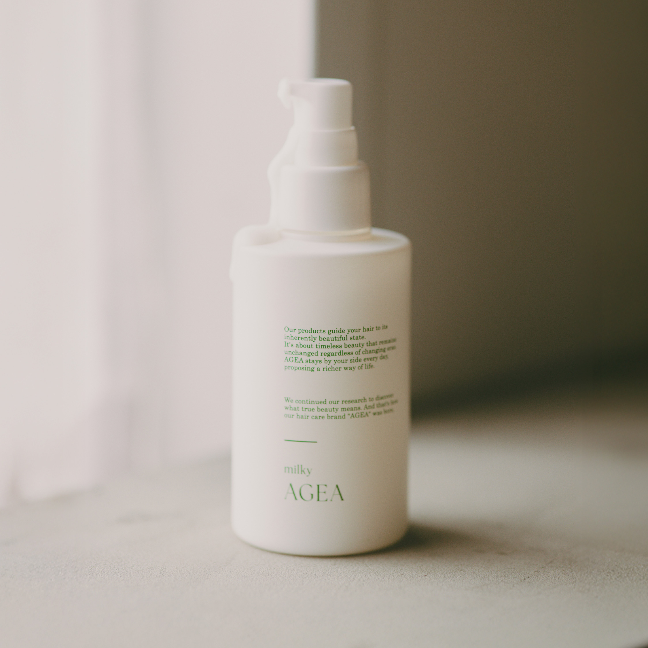 <font size=1>エイジアミルキー<br><font size=6>AGEA milky<font size=2>150ml<br><font size=3>アウトバストリートメント