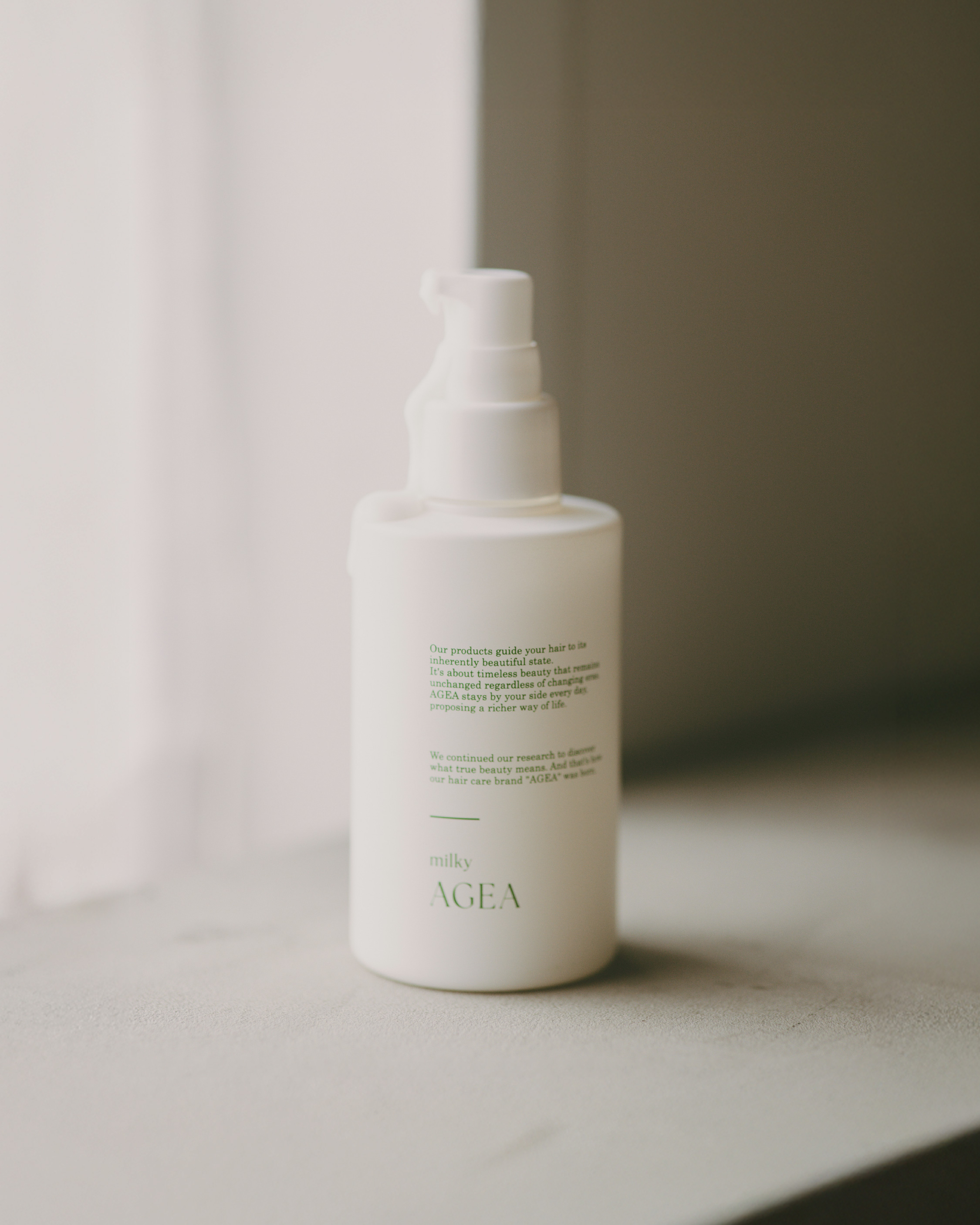 <font size=1>エイジアミルキー<br><font size=6>AGEA milky<font size=2>150ml<br><font size=3>アウトバストリートメント