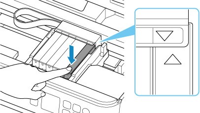 インクタンクの上面を押して固定する図