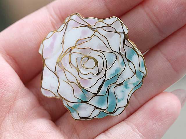 澄んだ美しい水　七宝　沢田氏作　バラ　ブローチ＆ペンダントトップ002 (チェーン別)  K22