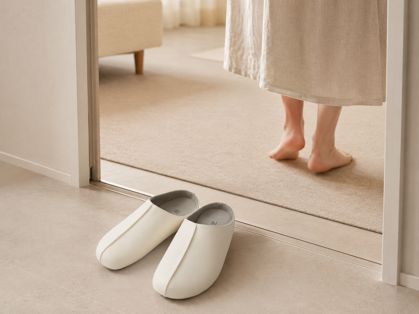 玄関ではなく、部屋の入口に
