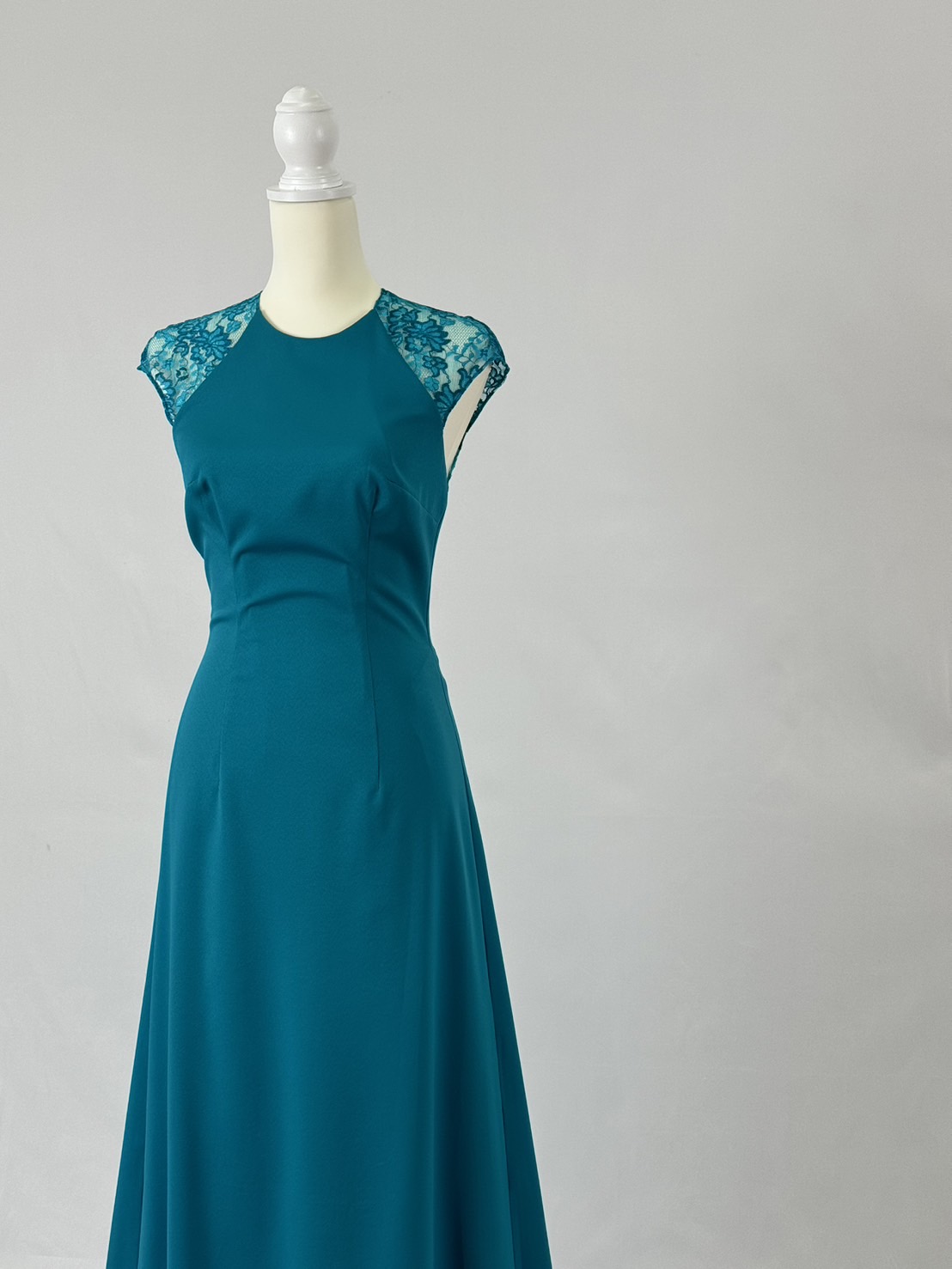 droit 004 GR ドレスサイズ（Type：JUST）: 3号：B74 W56 H84：ファスナー