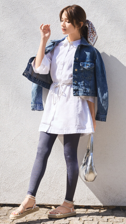 リブ着圧レギンスクールタイプとトレンチコートのコーディネート例