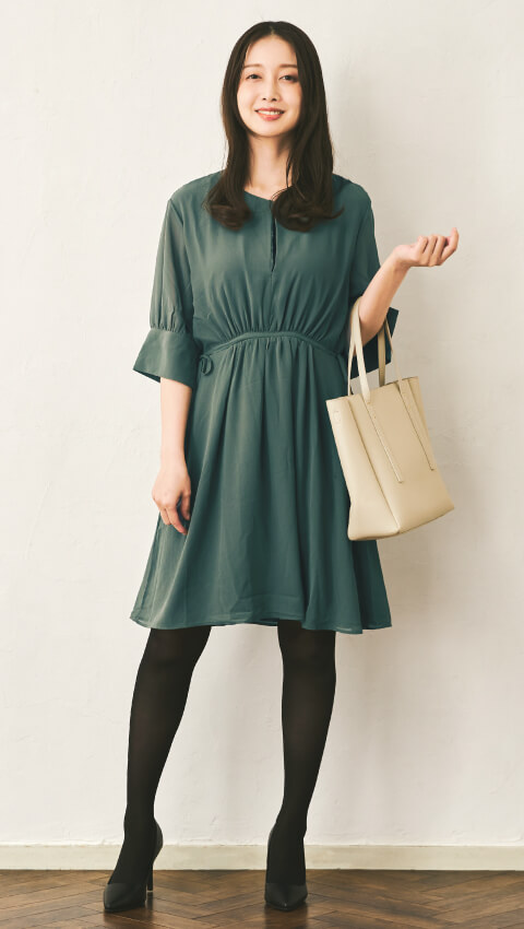 着圧タイツとセーターのコーディネート例