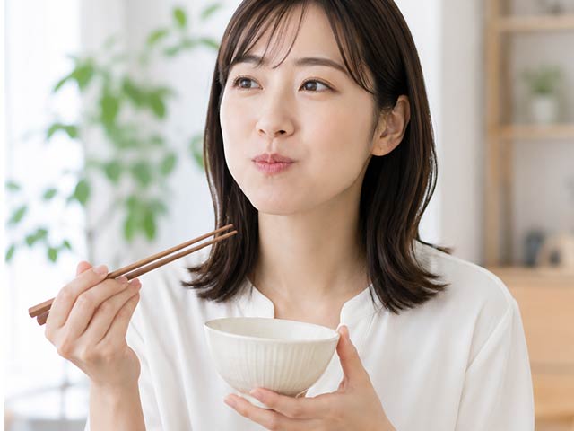 よく噛んで唾液の分泌を促す