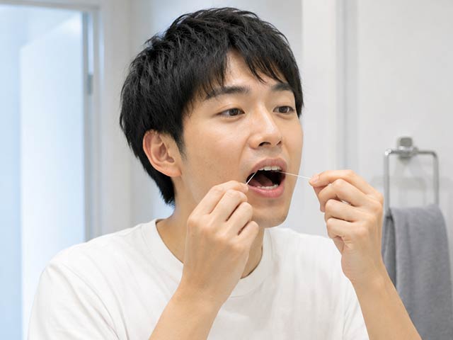 歯磨きやデンタルフロスを丁寧に行う