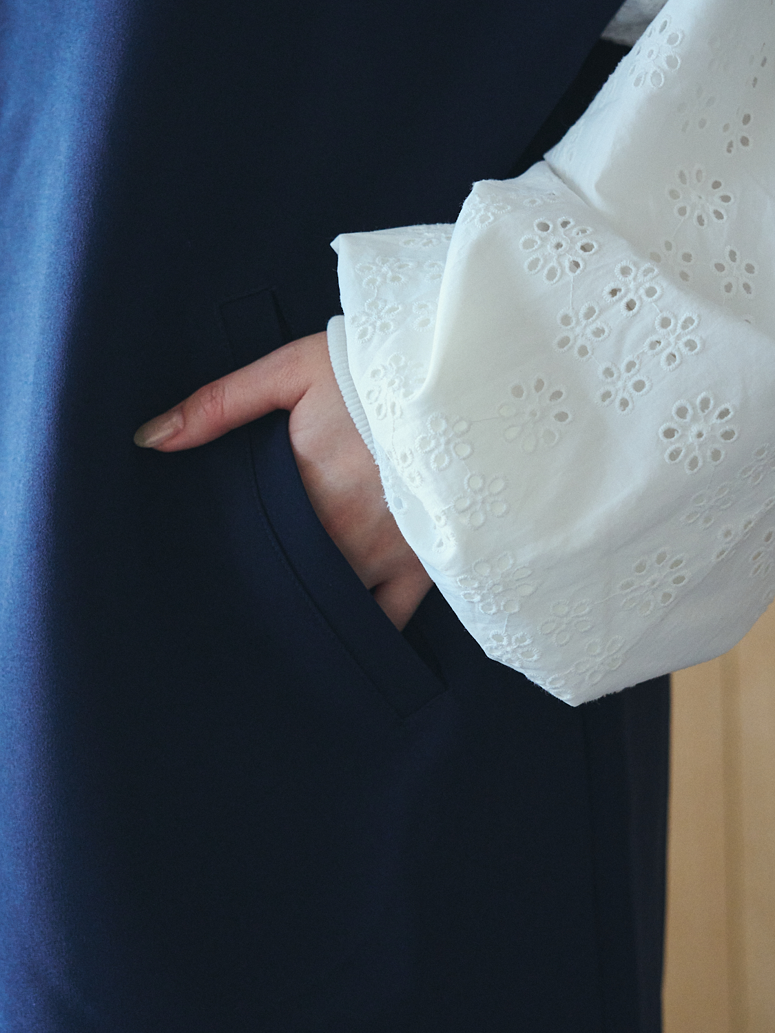 Lace Mix Track Pullover Collar: NAVY