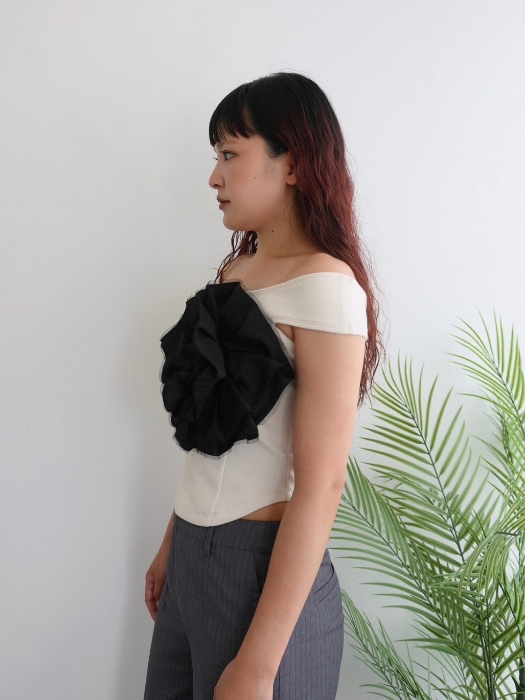Big Flower Off shoulder Top Collar: BEIGE