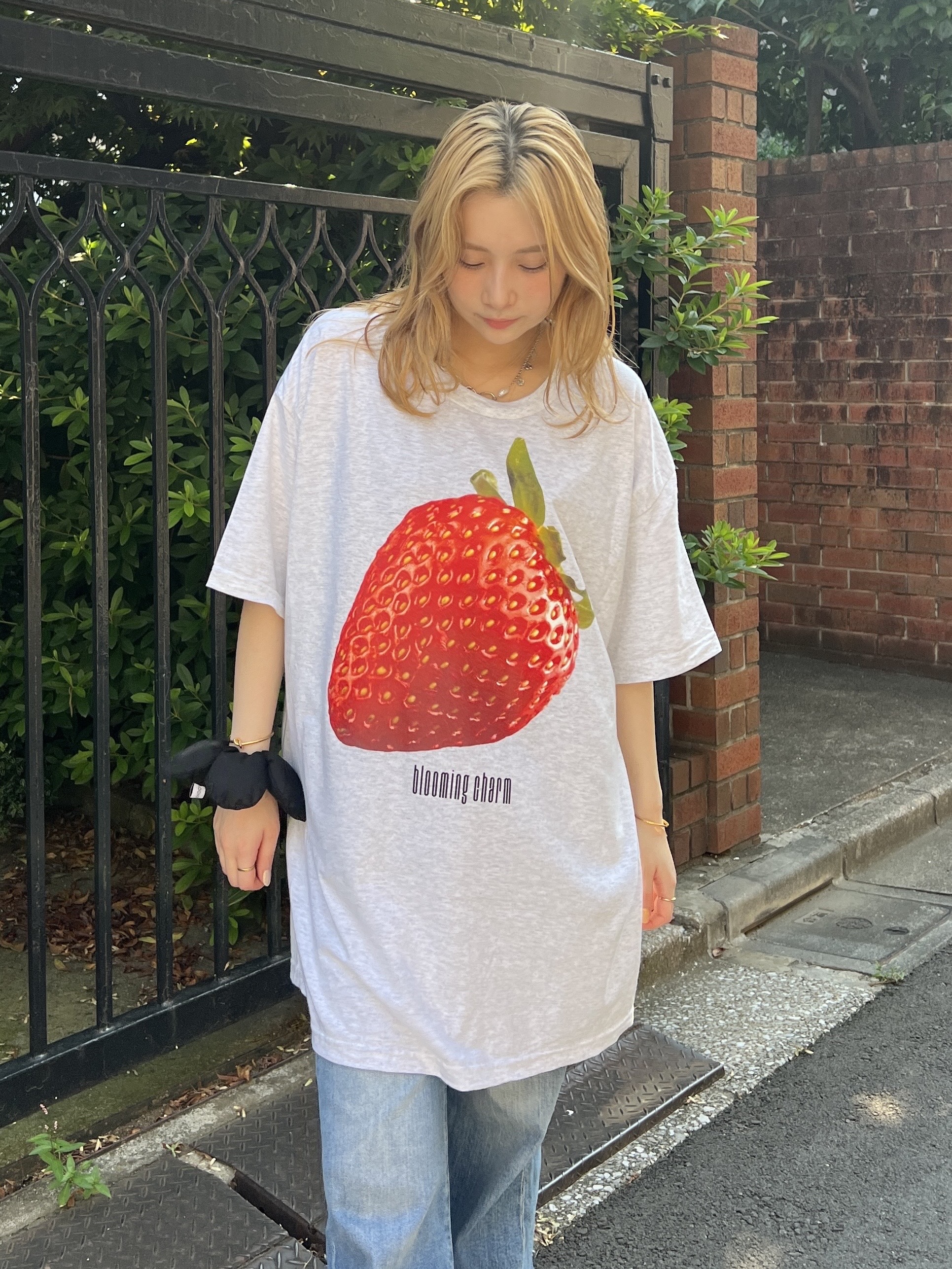 strawberry print big T-shirt