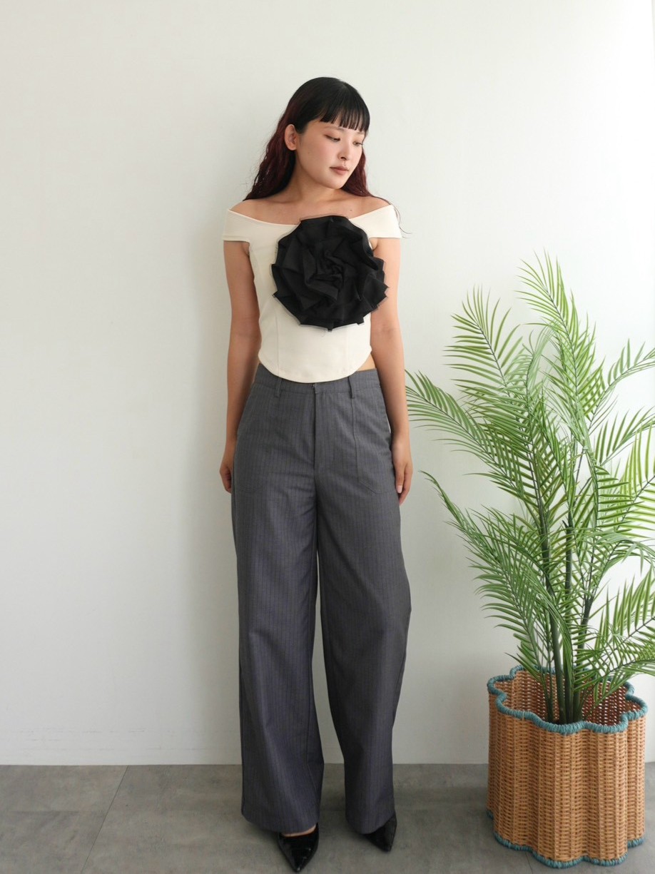 Big Flower Off shoulder Top Collar: BEIGE