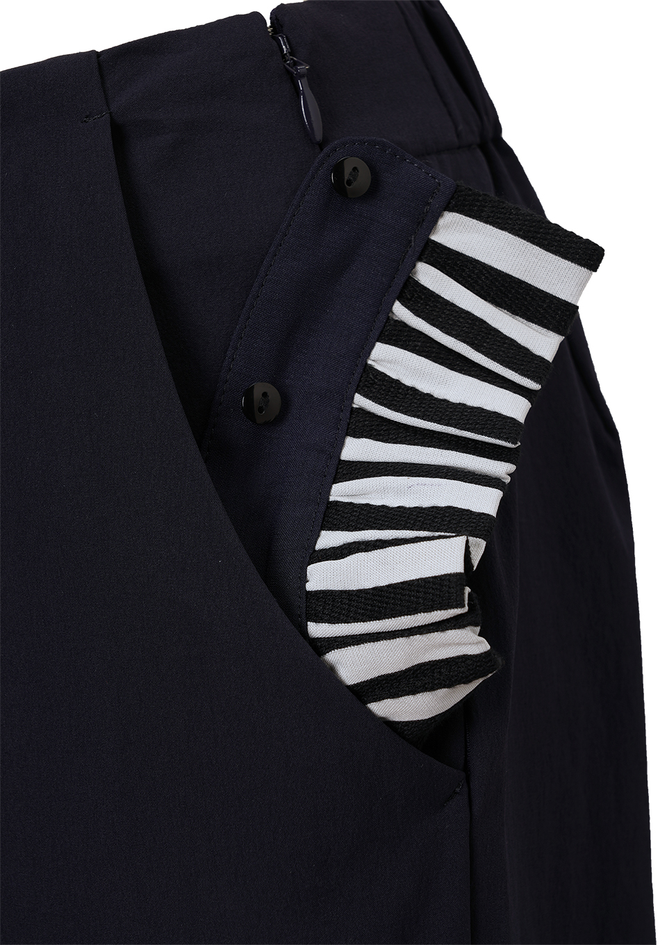 SIDE FRILL STRETCH PANTS