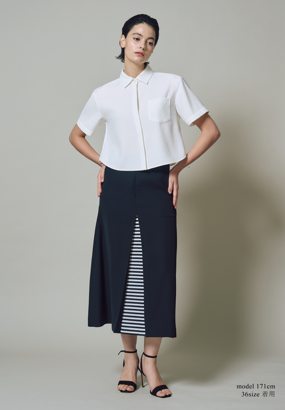 FRONT PLEATS SKIRT