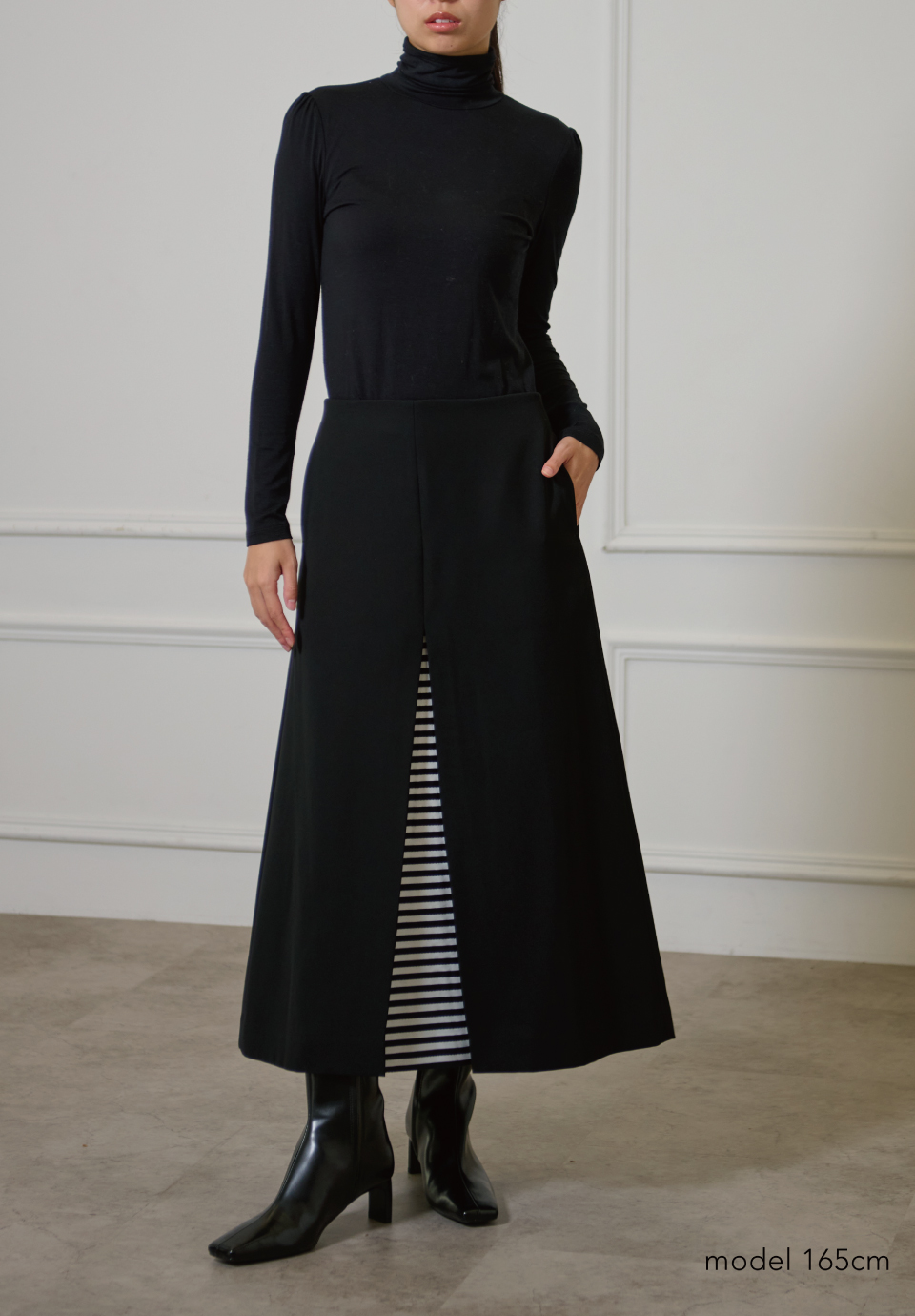 FRONT PLEATS SKIRT