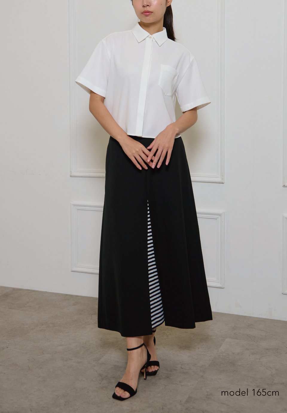 FRONT PLEATS SKIRT