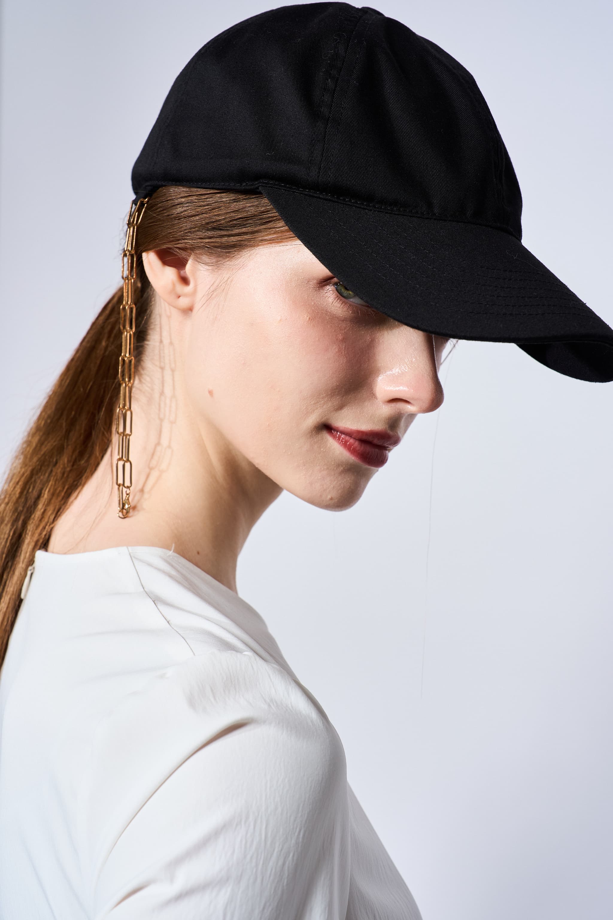 BORDER CHAIN CAP