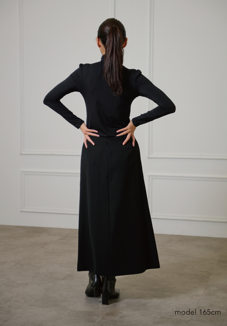 FRONT PLEATS SKIRT