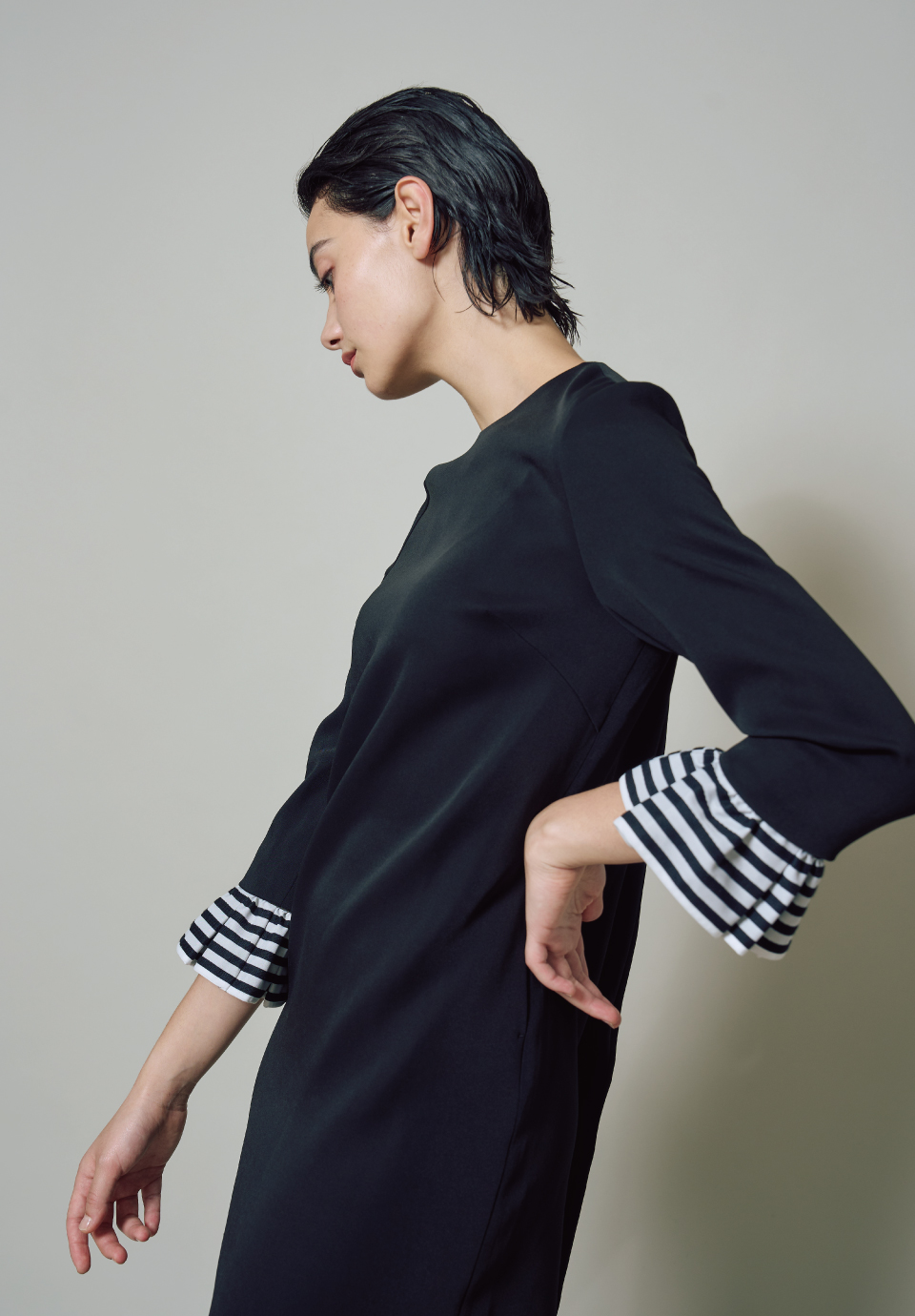 RUFFLE SLEEVES DRESS