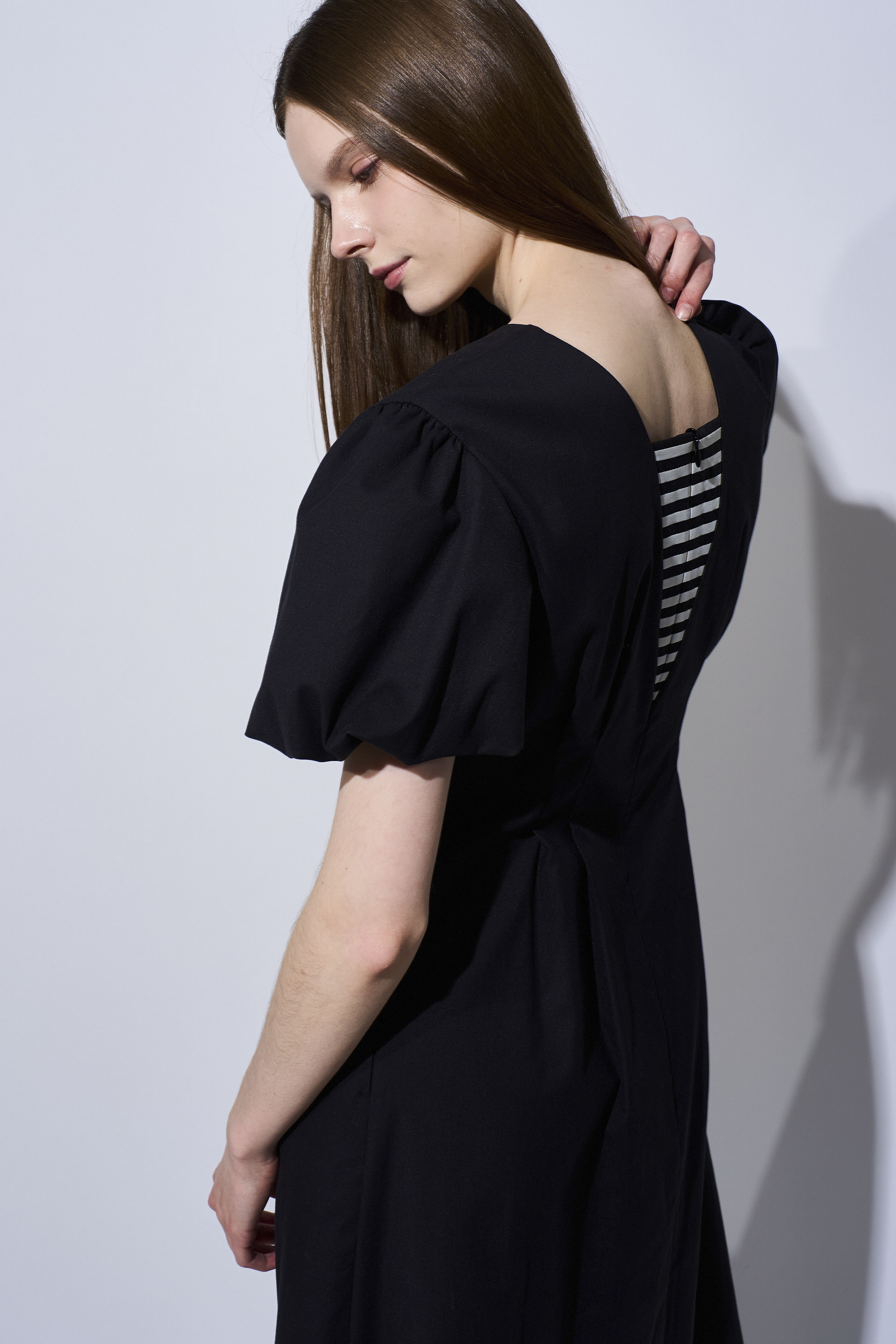 BACK BORDER DRESS