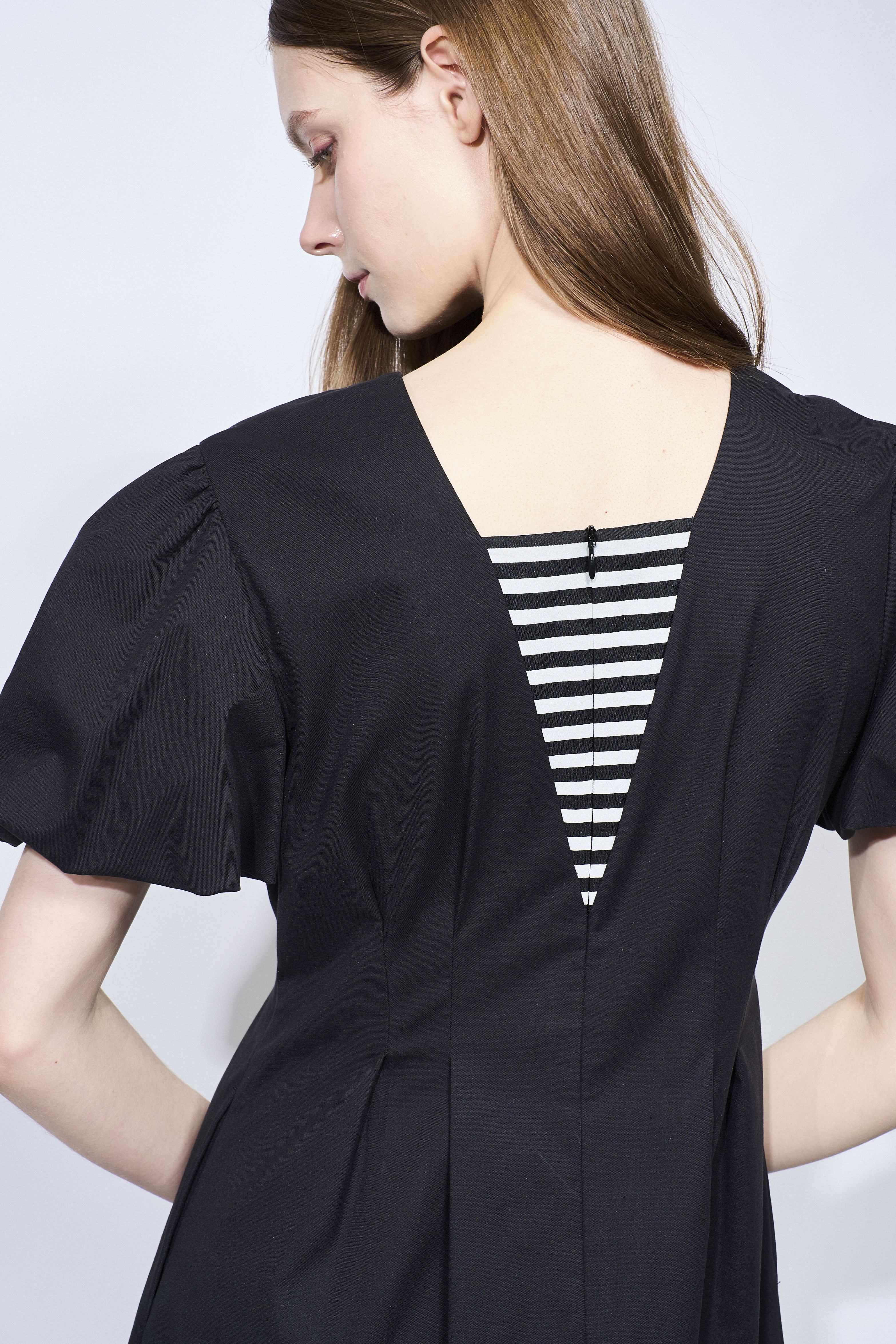 BACK BORDER DRESS