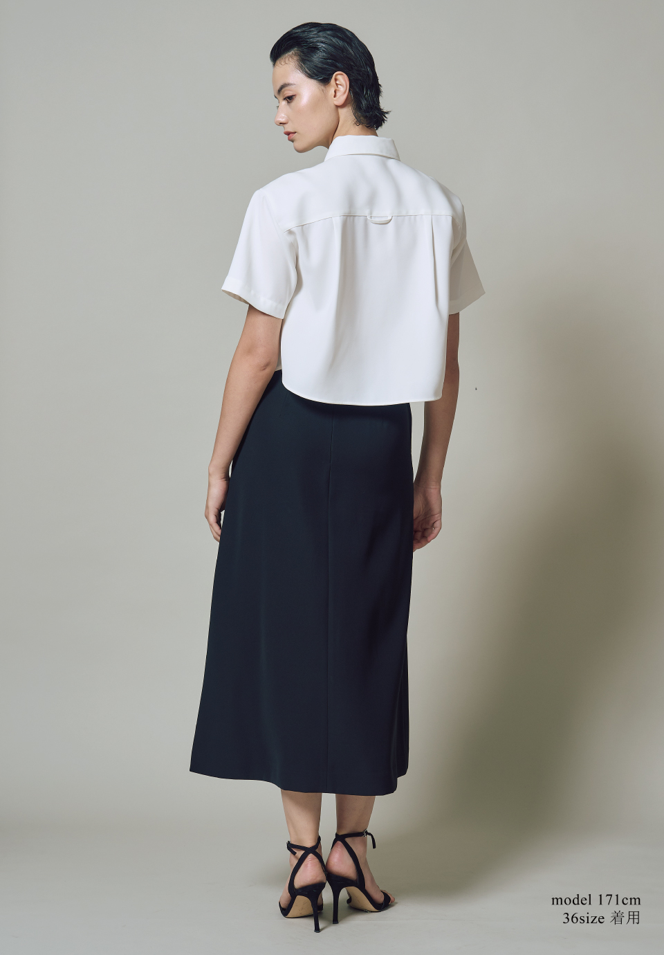 FRONT PLEATS SKIRT