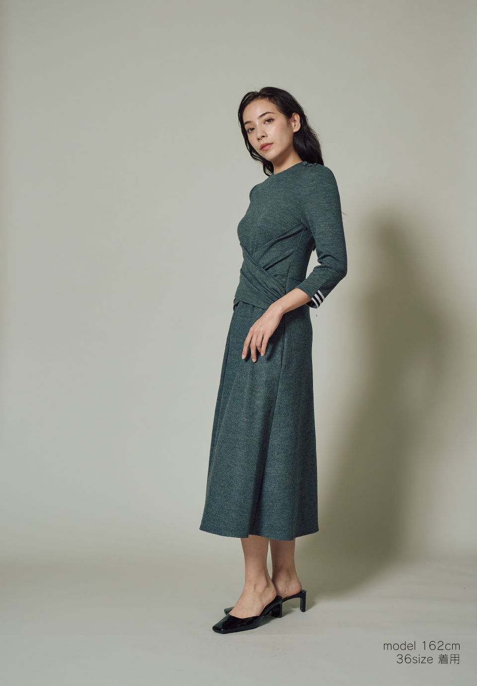 CHARCOAL GRAY