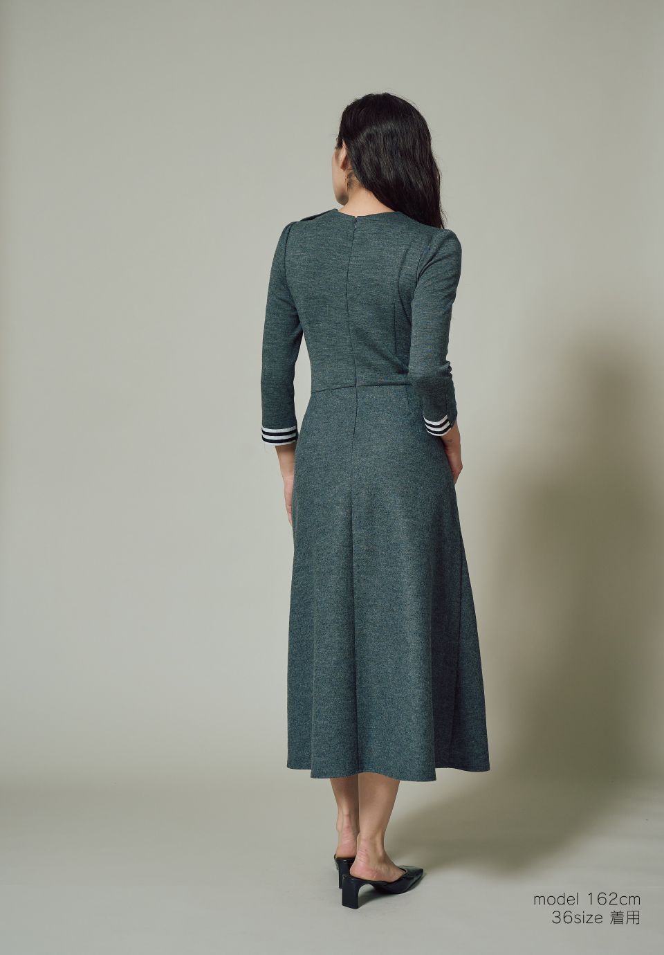 CHARCOAL GRAY