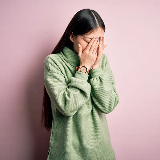 人見知りの原因は遺伝？初対面での会話や人付き合いが苦手な人の特徴と向き合い方