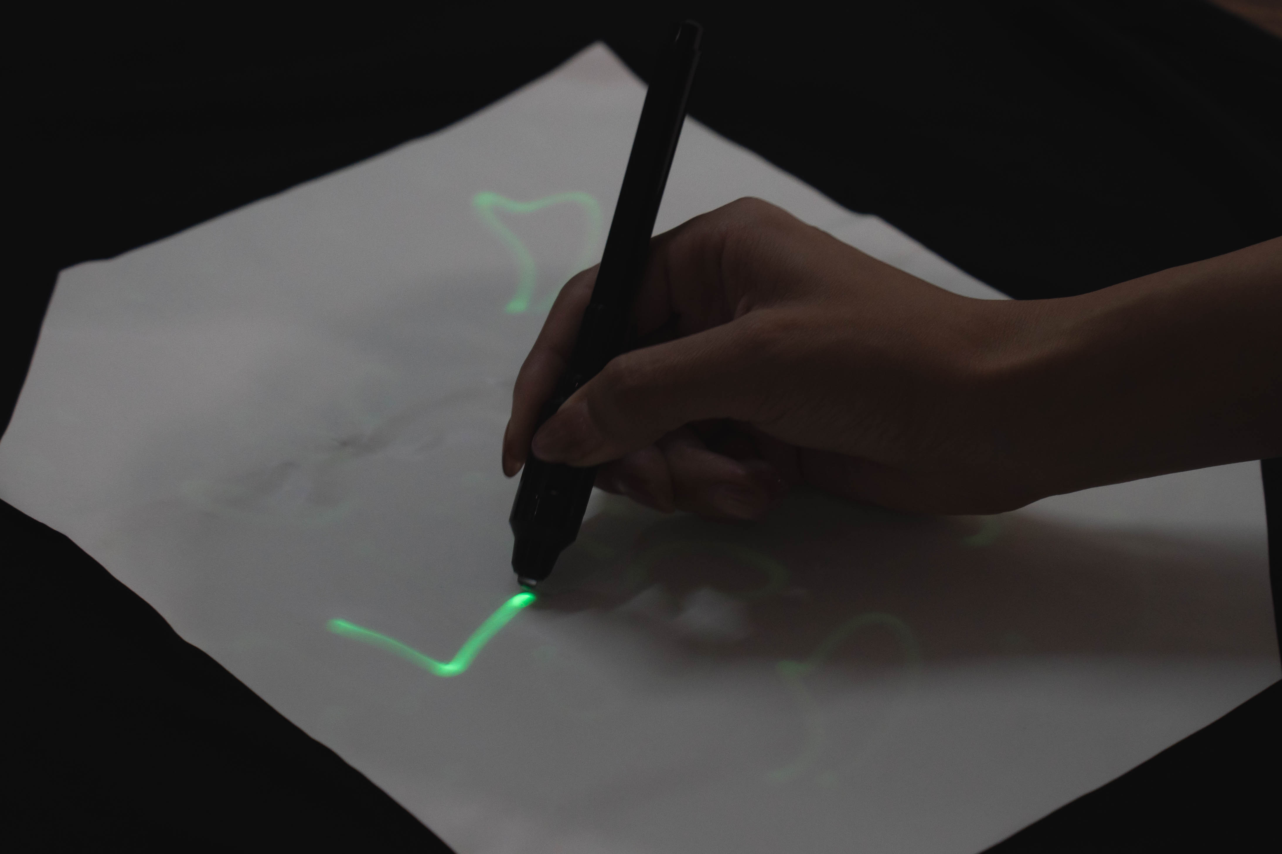 専用UVライトペン