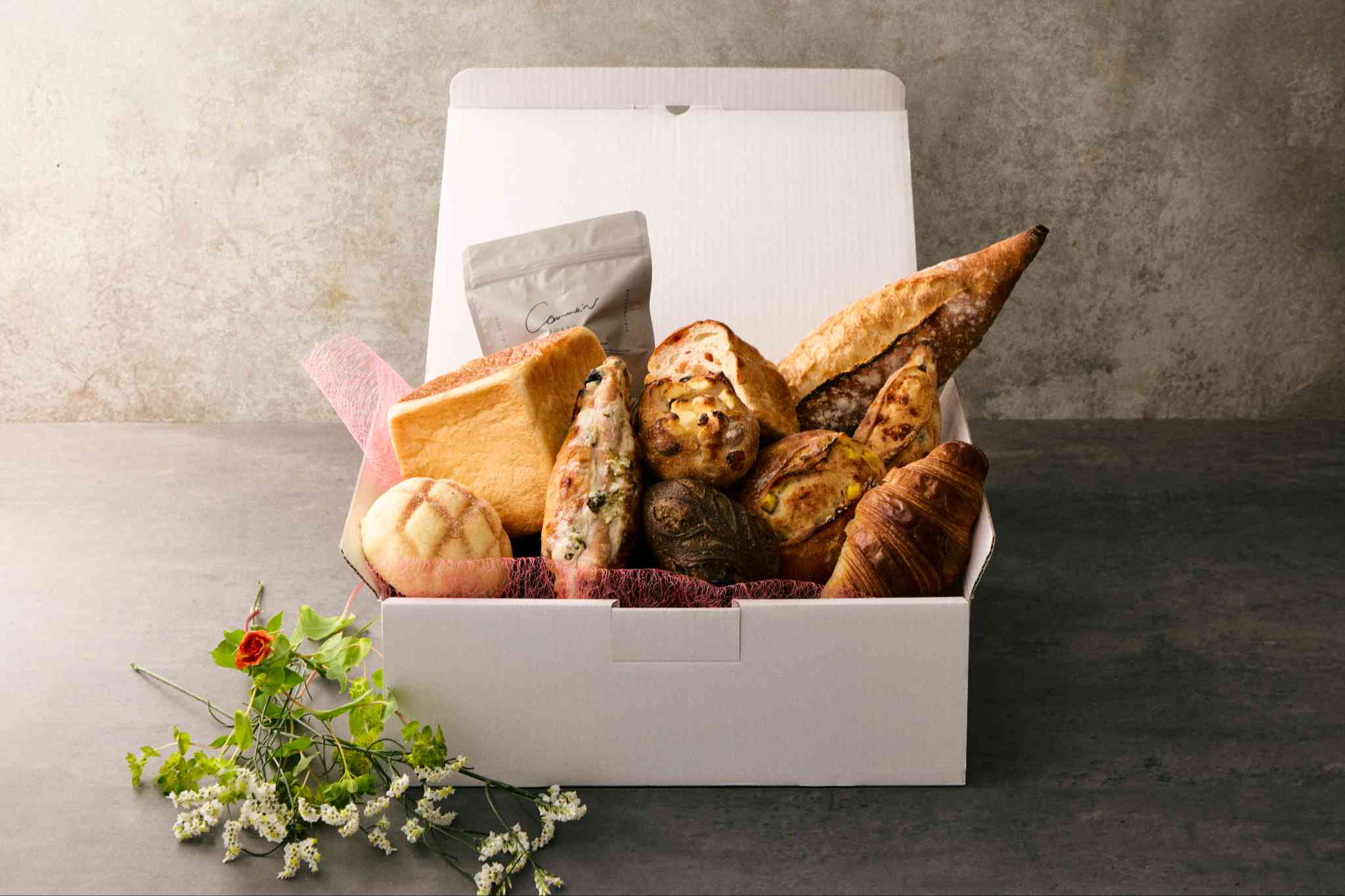 【Comme'N TOKYO】 パンギフト｜別れと芽吹きのあいだに