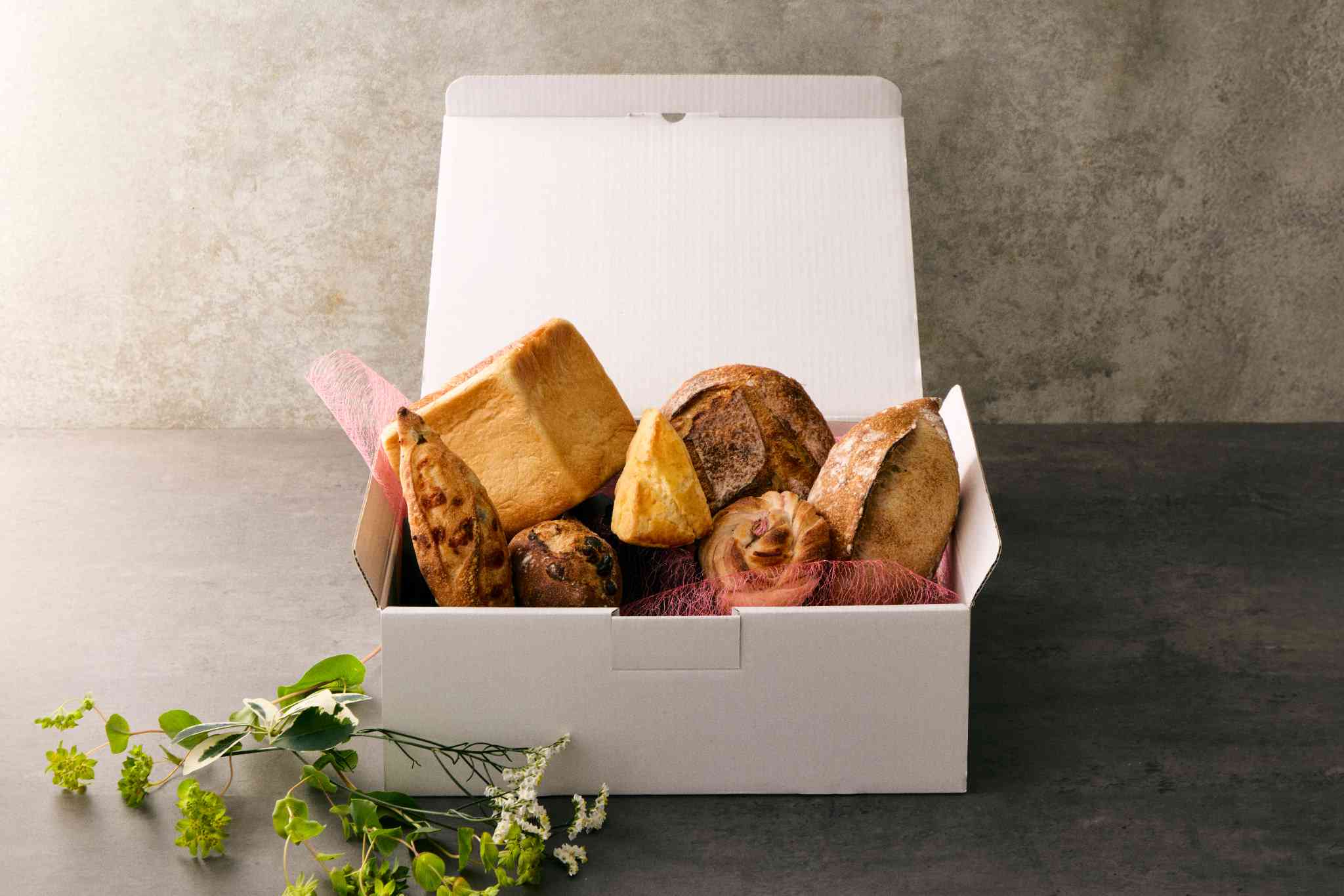 【Comme'N TOKYO】パンの定期便｜別れと芽吹きのあいだに