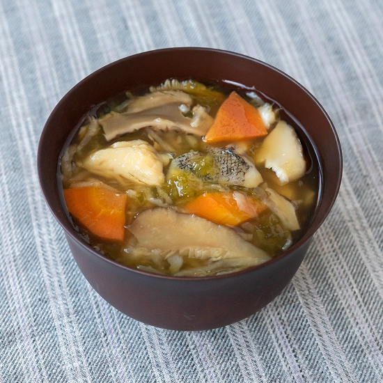 魚介味わうふっくらタラと切干大根のあおさ味噌汁