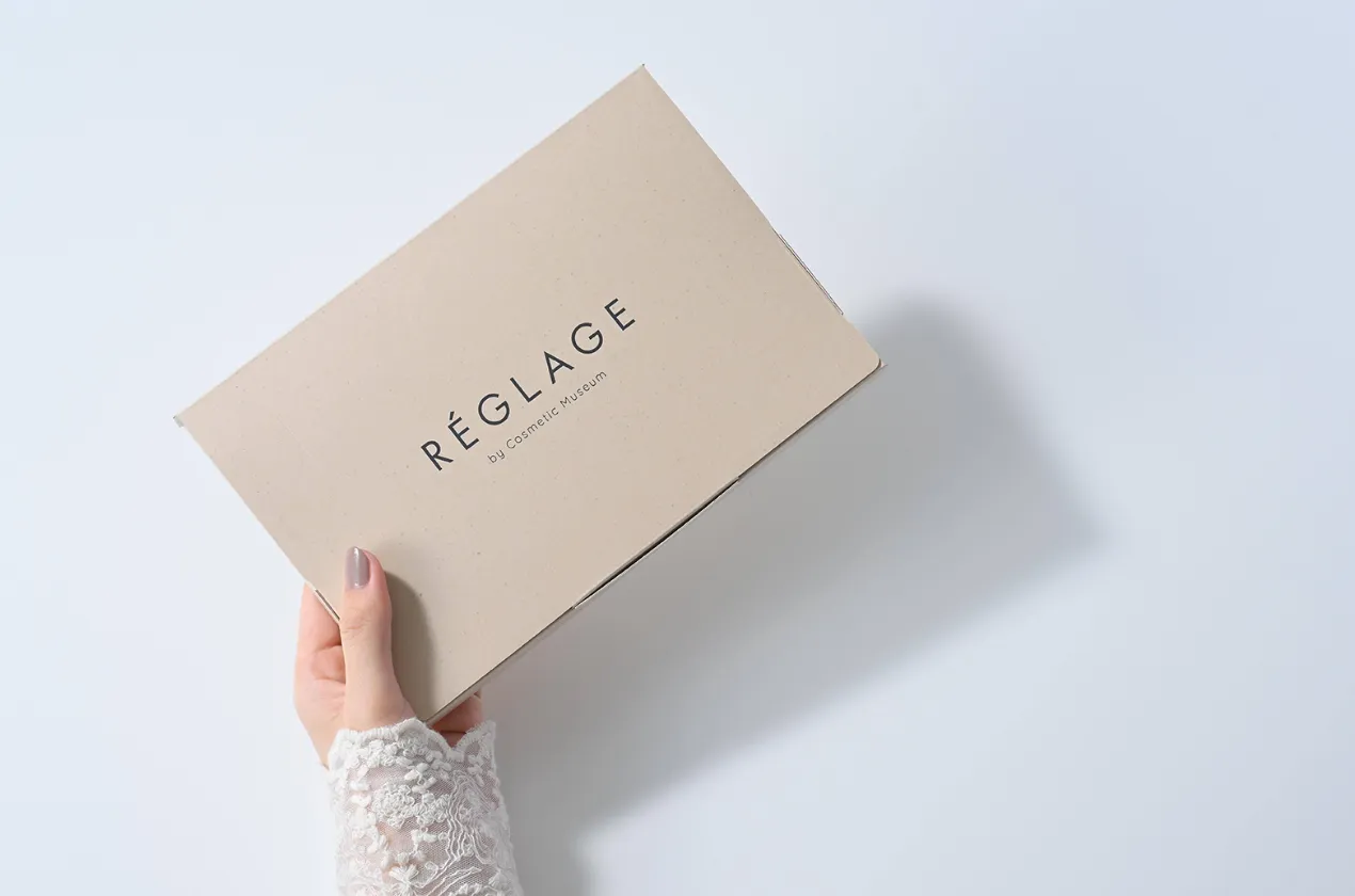reglageネコポスパッケージを持つ画像