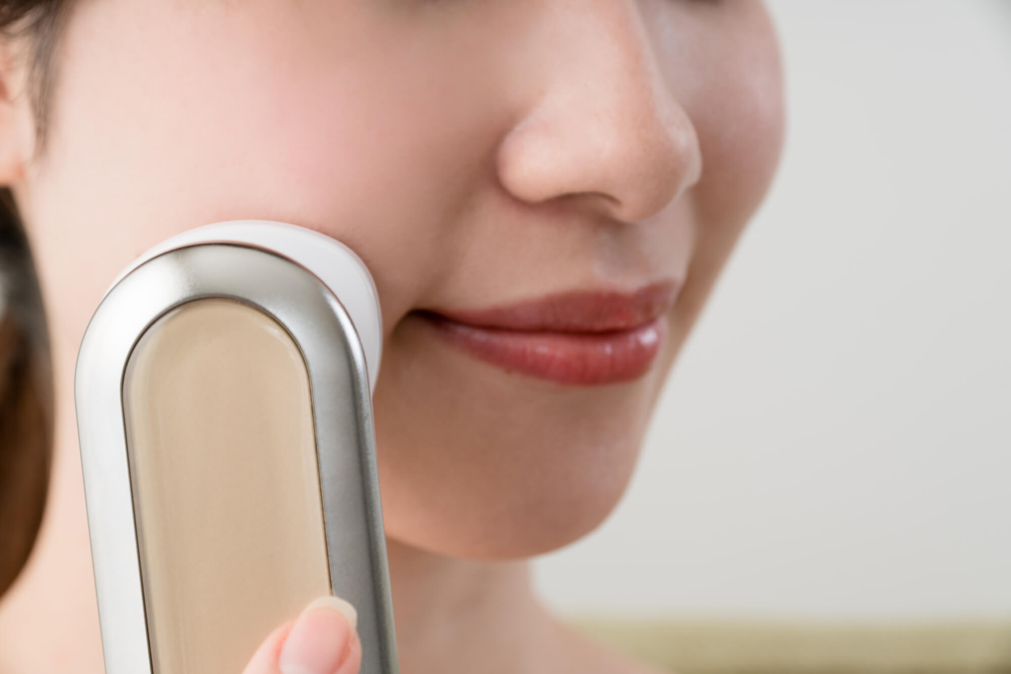 ほうれい線を正しくケアする方法と具体的な原因を徹底解説