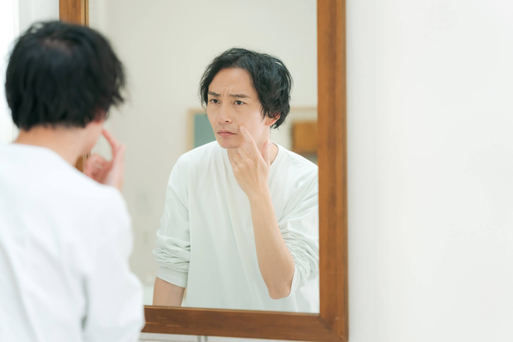 ほうれい線を消したい男性必見！男性でも続けやすいケア＆おすすめアイテムをご紹介