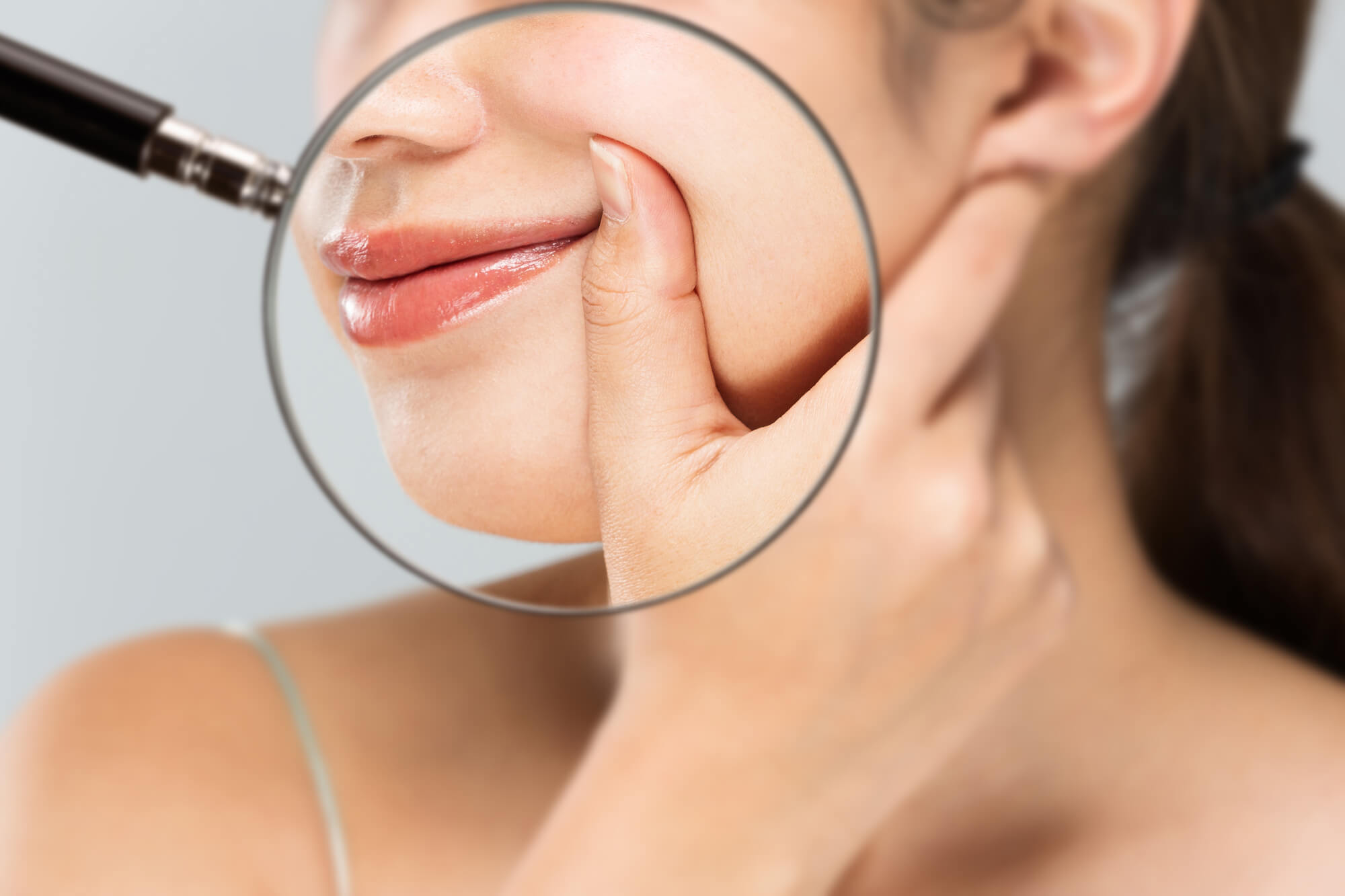 頬肉を引き上げるリガメントほぐしの正しいやり方