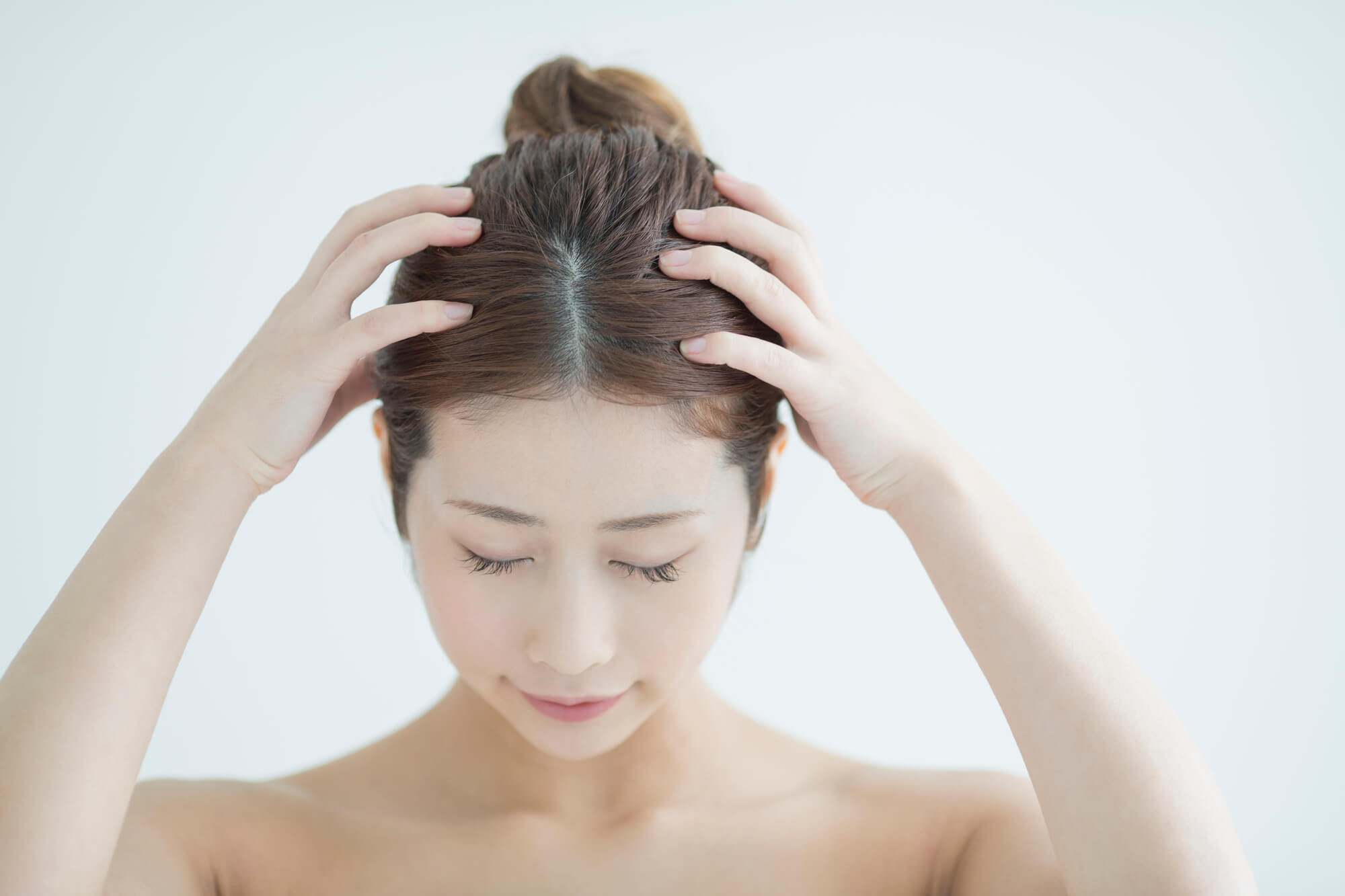 【たるみ予防】側頭筋をほぐして頭から頬を引き上げる