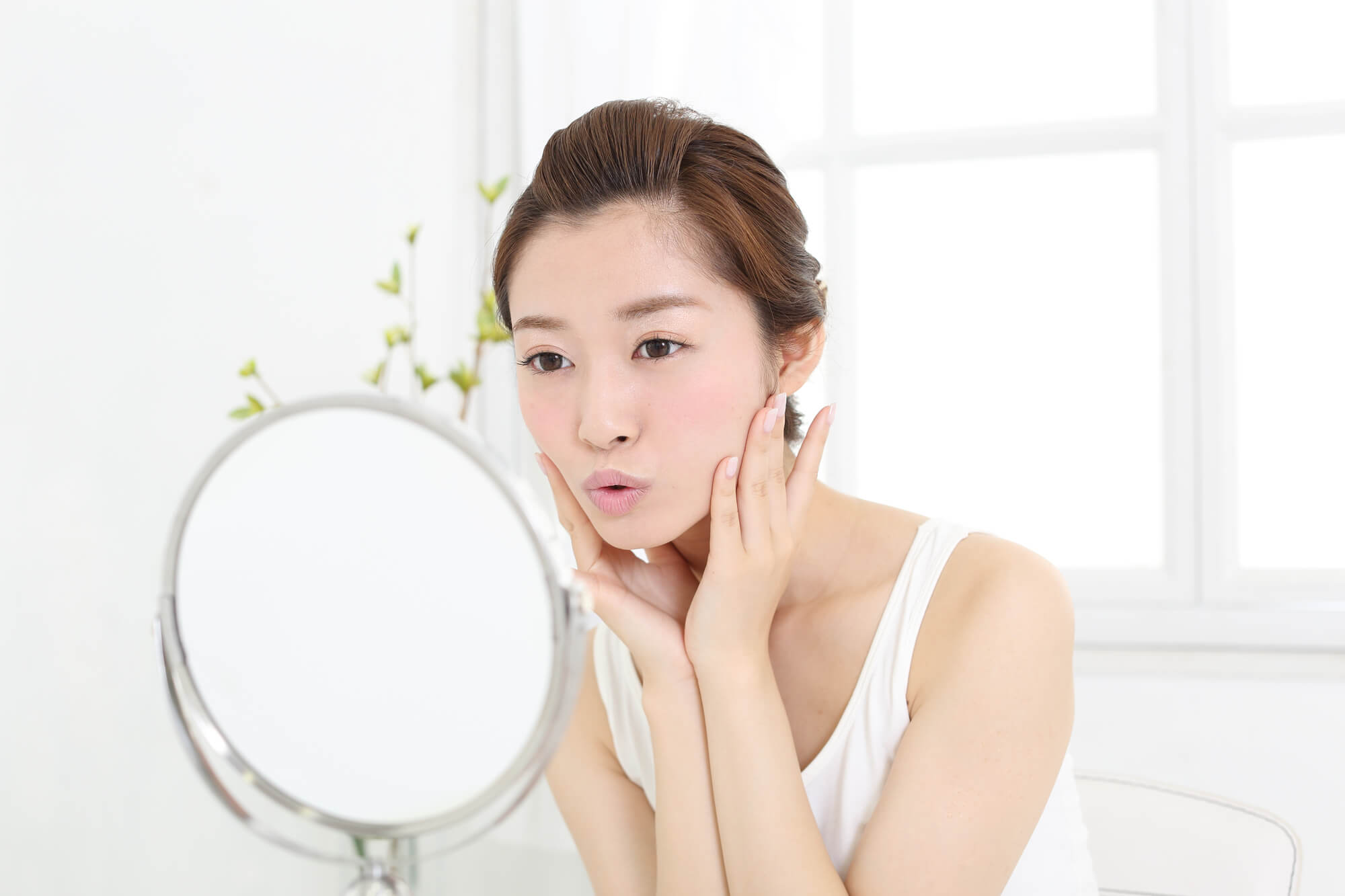 笑顔を諦めない!今日から始めるほうれい線対策