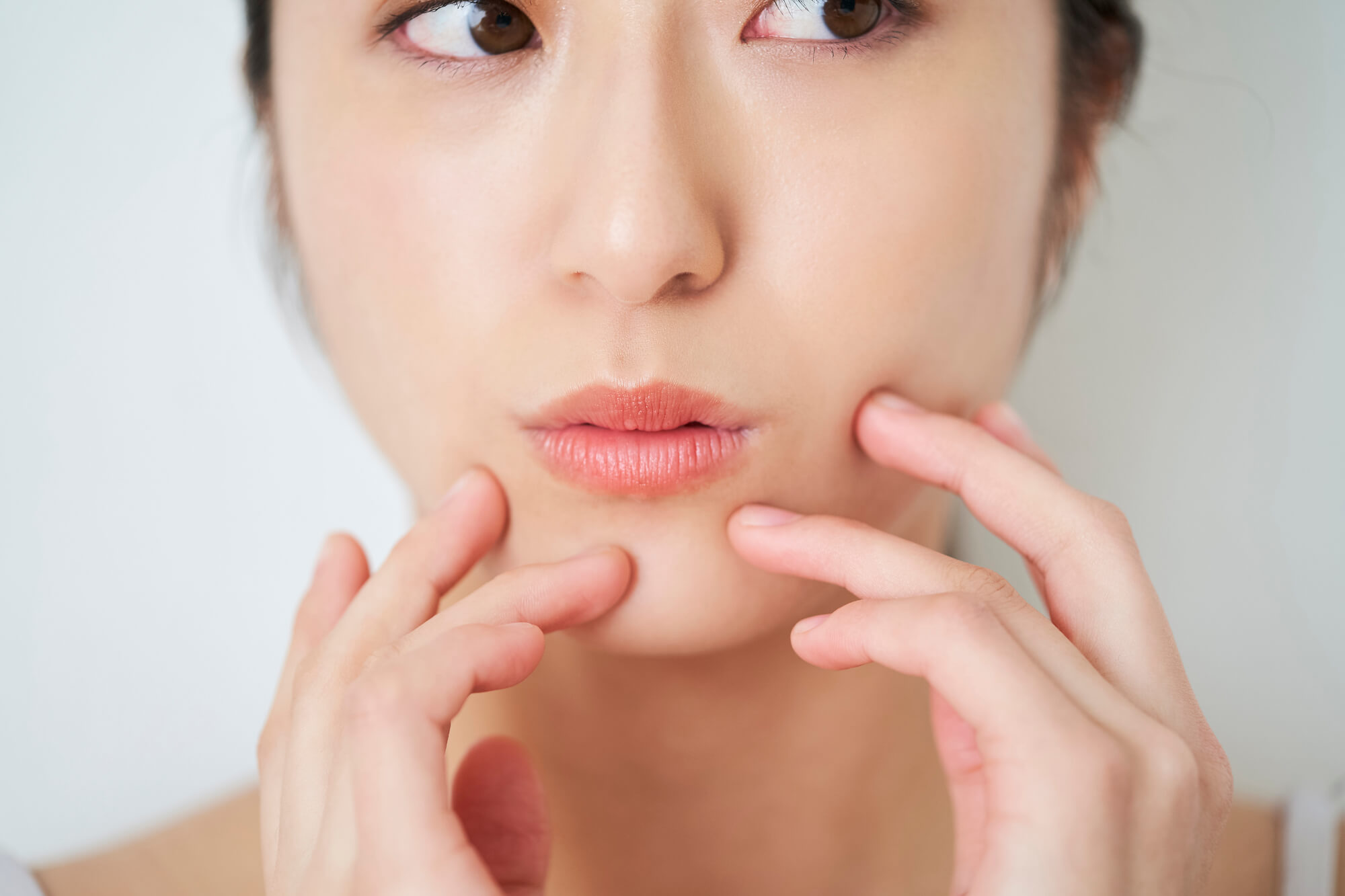 若い世代にほうれい線ができてしまう理由イメージ