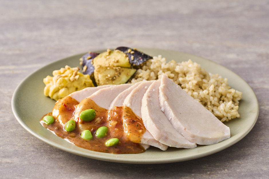 枝豆と特製甘辛ダレのアジアン風蒸し鶏