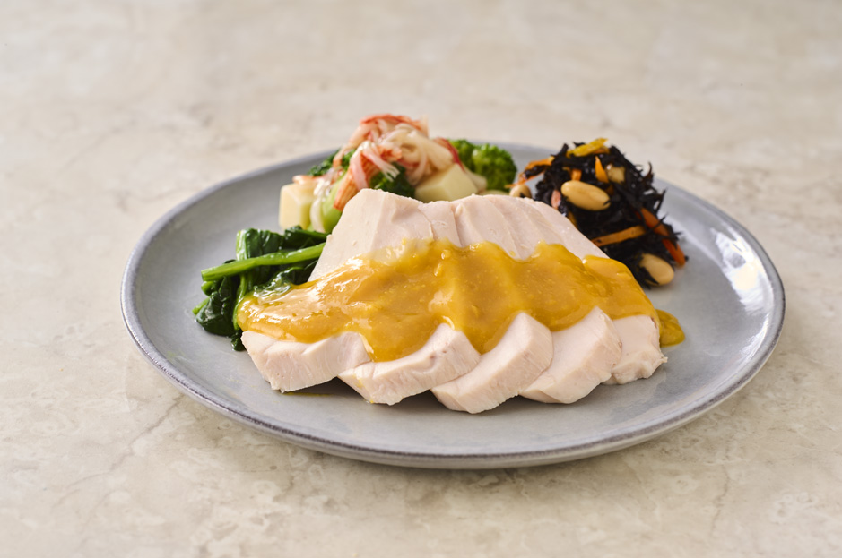 しっとり蒸し鶏とほうれん草のこだわり味噌ダレ