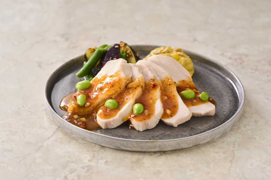 枝豆と特製甘辛ダレのアジアン風蒸し鶏