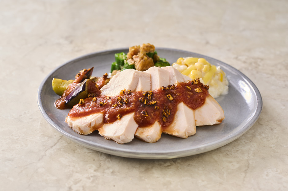 しっとり蒸し鶏と茄子の完熟トマトナッツソース