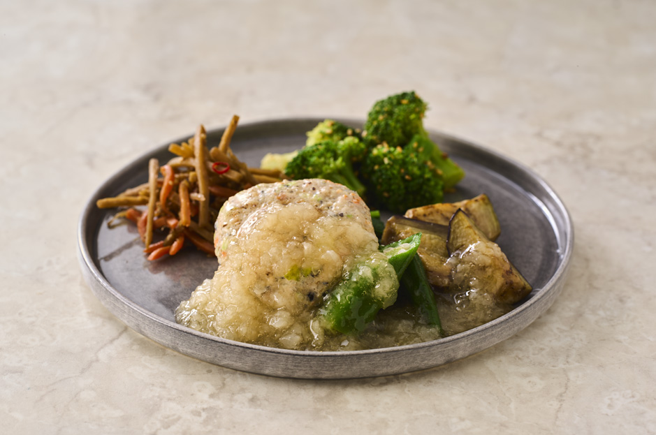 ヘルシー豆腐ハンバーグと揚げ茄子のたっぷり鬼おろし餡かけ