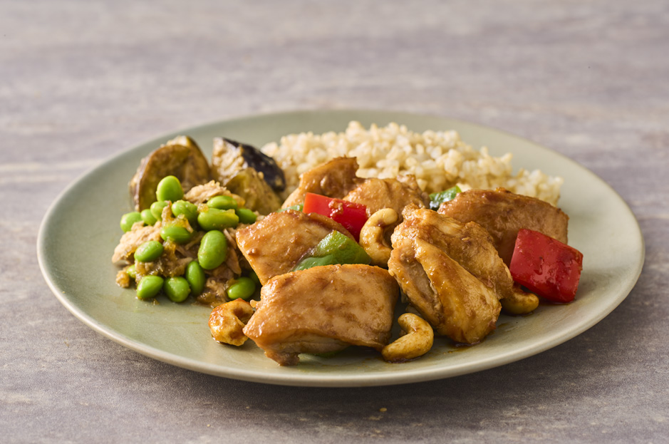 食欲そそる鶏もも肉のカシューナッツ炒め