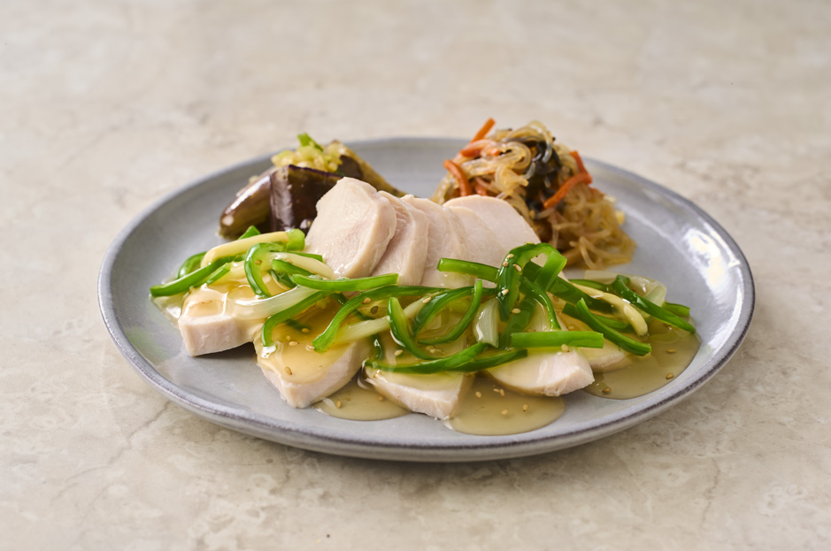 しっとり蒸し鶏のシャキシャキピーマン餡かけ