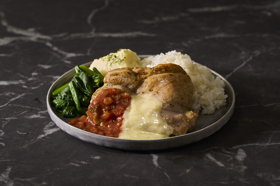 濃厚トマトソースととろけるチーズのジューシーチキン