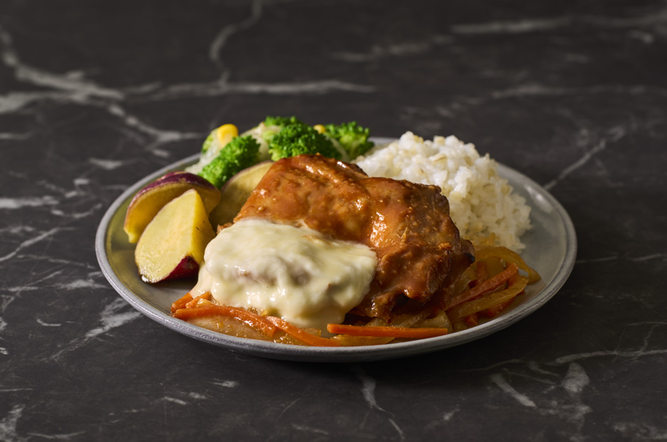 旨辛 特製ダレで仕込んだ鶏もも肉とサツマイモのダッカルビ