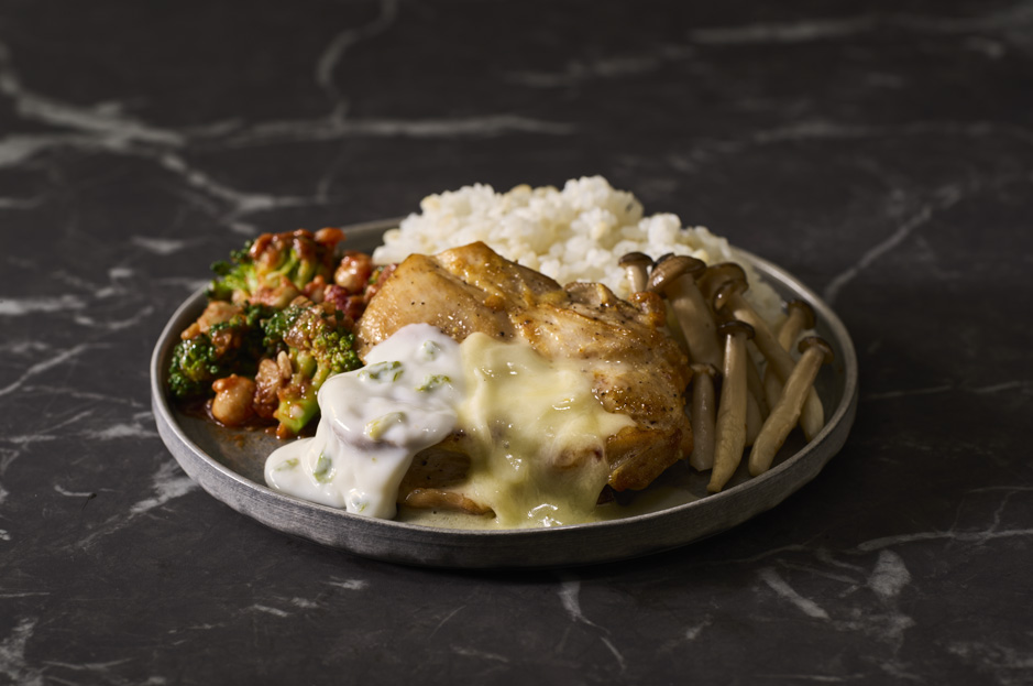 風味豊かなアオサ香る 鶏もも肉ときのこのクリーム仕立て