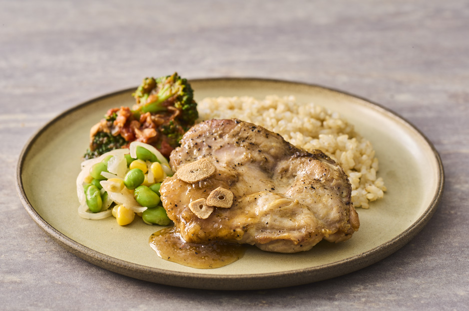 ガーリック香る鶏もも肉のオニオンペッパーソース