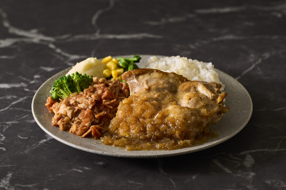 じっくり炒めた玉ねぎのコク深ソース 鶏もも肉のシャリアピン風
